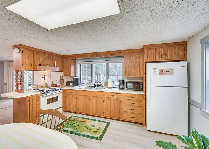 New Holland Apartment With Patio, Deck And Pool