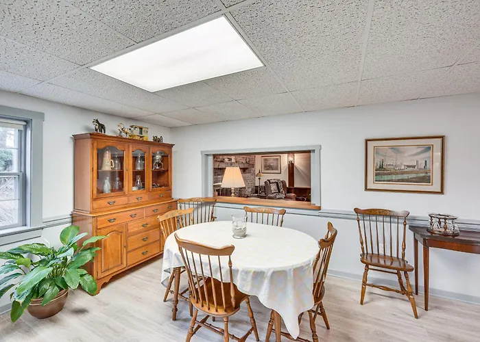 New Holland Apartment With Patio, Deck And Pool