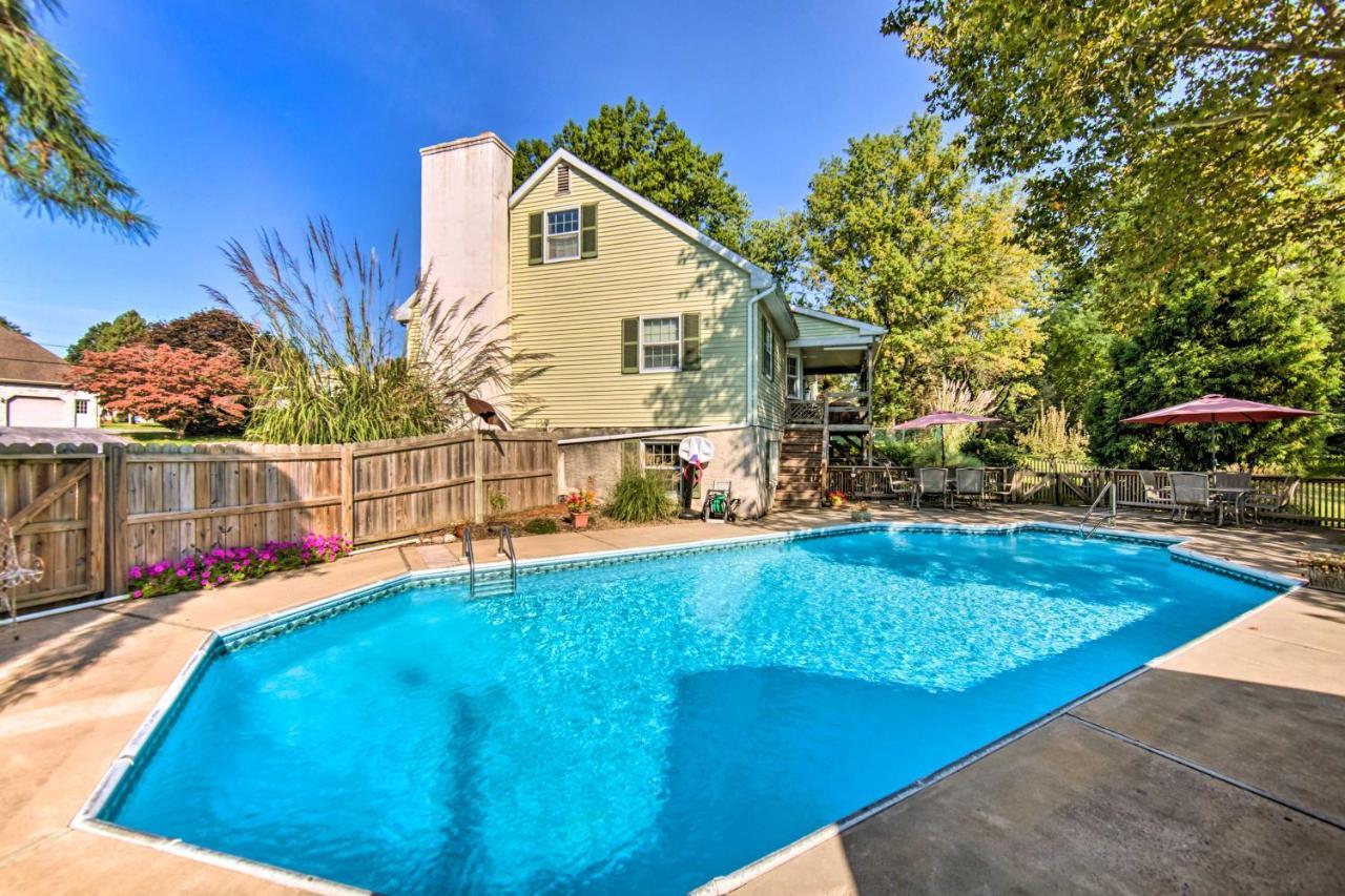 With Patio, Deck And Pool Apartment *