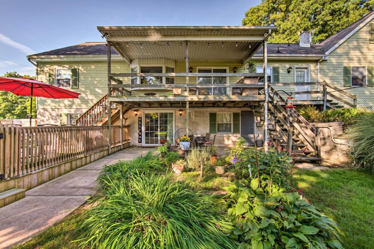 With Patio, Deck And Pool Apartment
