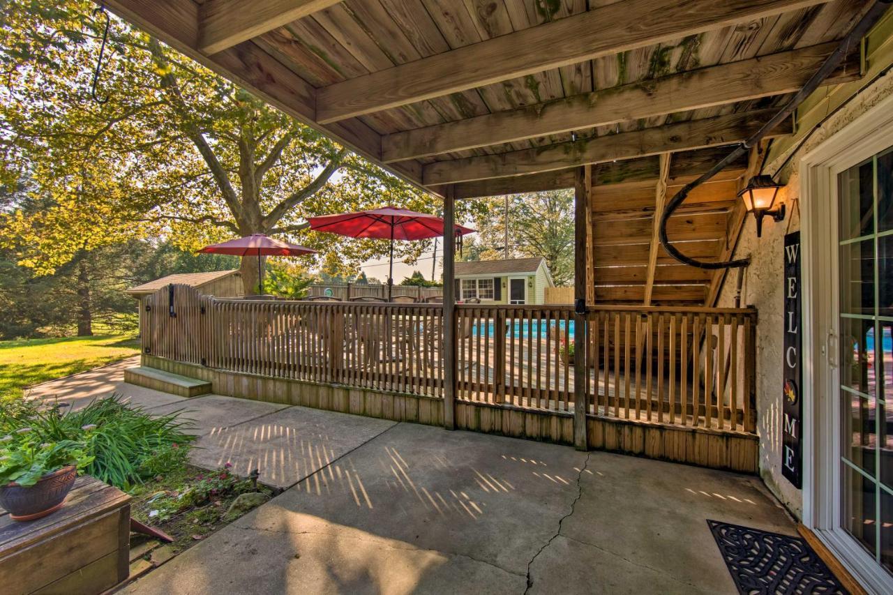 Apartment With Patio, Deck And Pool