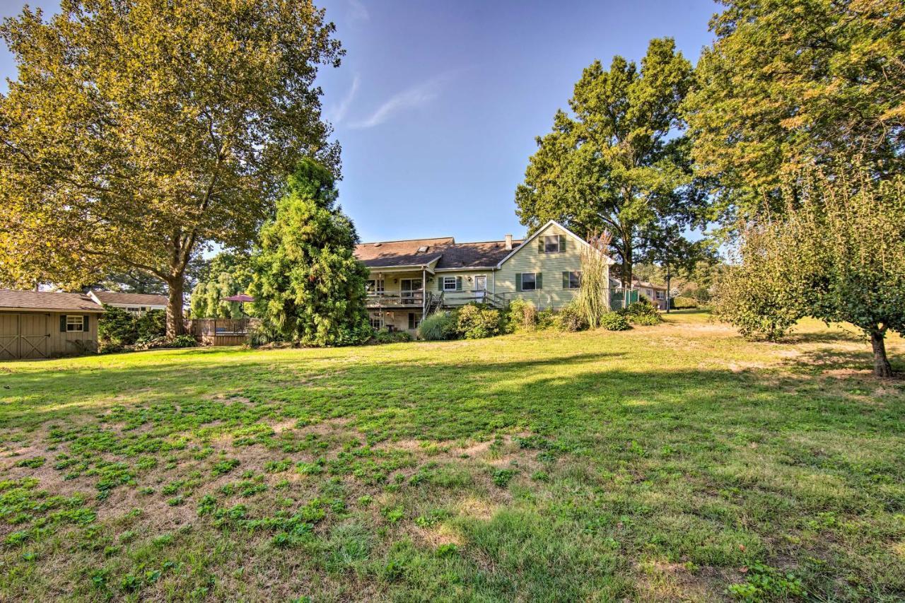 With Patio, Deck And Pool Apartment