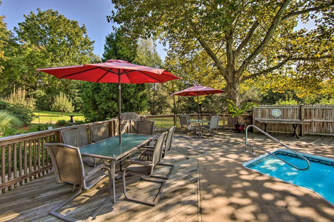 Apartment With Patio, Deck And Pool